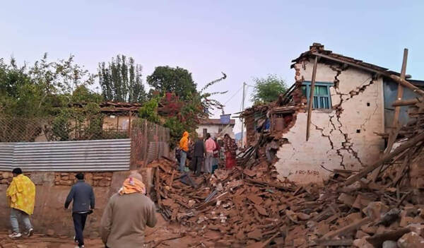 Terremoto in Nepal, 157 morti e centinaia di feriti