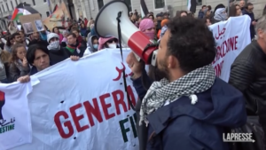 Milano, sfila il corteo pro-Palestina: “Non c’è odio ma richiesta di pace”