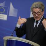 Ue, Breton lascia Commissione e critica von der Leyen: “Governance discutibile”