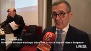 Povertà, Intesa Sanpaolo e Caritas rinnovano il progetto “Aiutare chi aiuta”