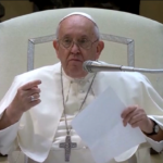 Papa incontra bambini da tutto il mondo: “Sono preoccupato per la natura”