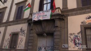 Napoli, attivisti pro-Palestina occupano Università Orientale