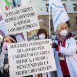 Sanità, è fuga dal sistema sanitario nazionale: -10mila medici entro l’anno