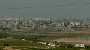 Gaza, veicoli militari israeliani al confine con la Striscia