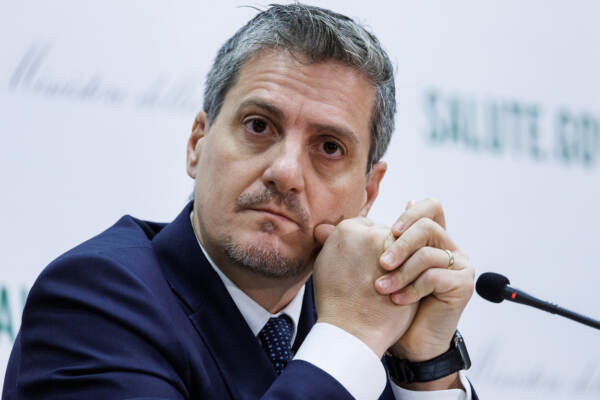 Il ministro della Salute Orazio Schillaci presenta la campagna di comunicazione per la promozione dei vaccini