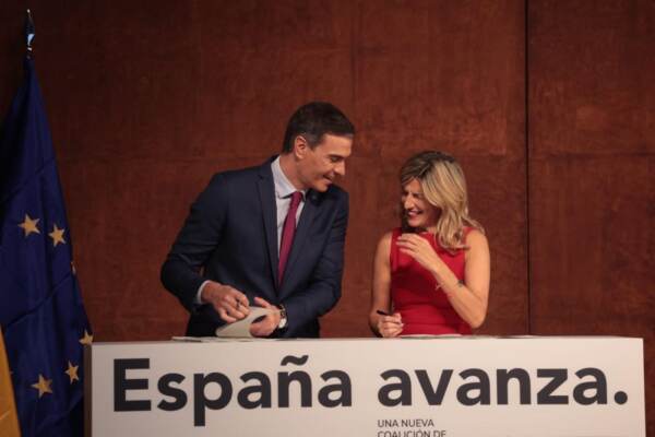 Pedro SAnchez e Yolanda DIaz, leader del PSOE e del Sumar hanno raggiunto martedi un accordo