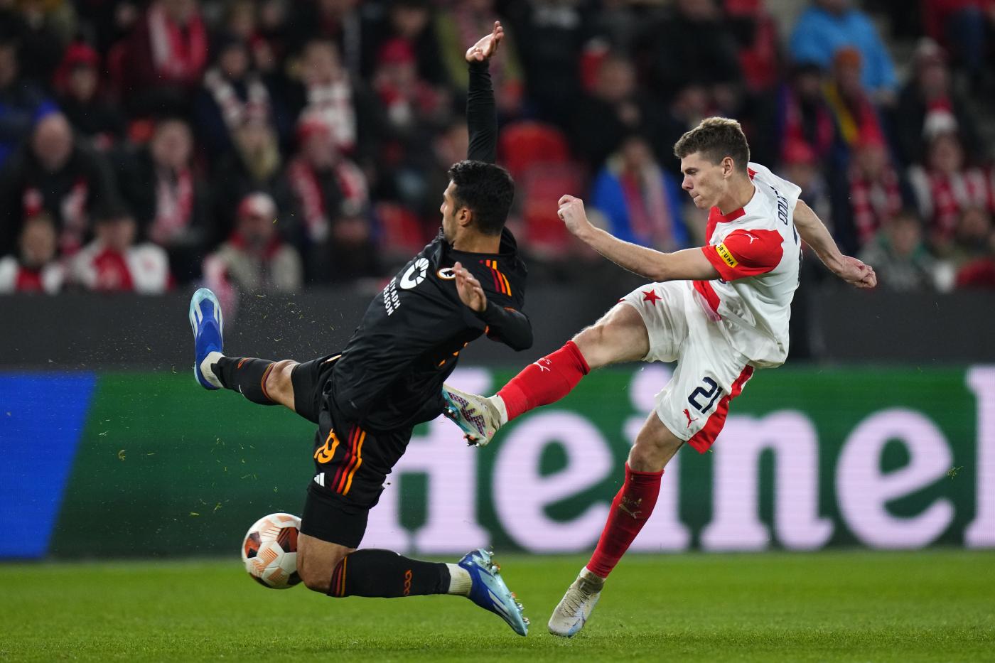 Europa League, la Roma si complica la vita: Slavia Praga vince 2-0