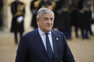 Gaza, Tajani a conferenza umanitaria a Parigi: “Due popoli e due Stati”