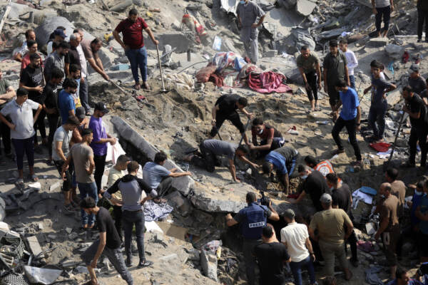 Medioriente, Israele accetta pause umanitarie. Truppe nel cuore di Gaza City