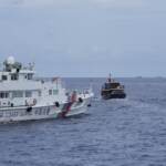 Cina, guardia costiera usa idranti contro barca Filippine: “Basta violazioni nostre acque”