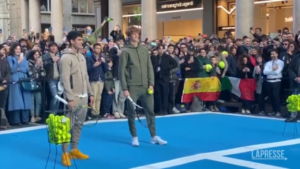 Atp Finals, Sinner e Alcaraz giocano coi tifosi in centro a Torino