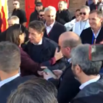 Pd, Conte arrivato a manifestazione dem: l’abbraccio con Schlein