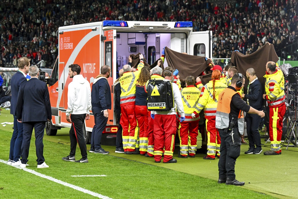Calcio, attaccante dell’Egnatia muore in campo dopo un malore Calcio, attaccante dell’Egnatia muore in campo dopo un malore