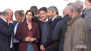 Governo, Conte in piazza con il Pd: “Dialogo continua”