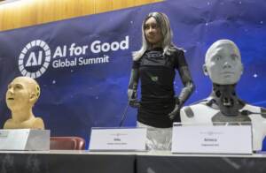 Presentazione dei robot umanoidi sociali dotati di intelligenza artificiale a Ginevra