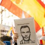 Spagna, decine di migliaia in piazza con il Pp: ‘Sanchez dimissioni’