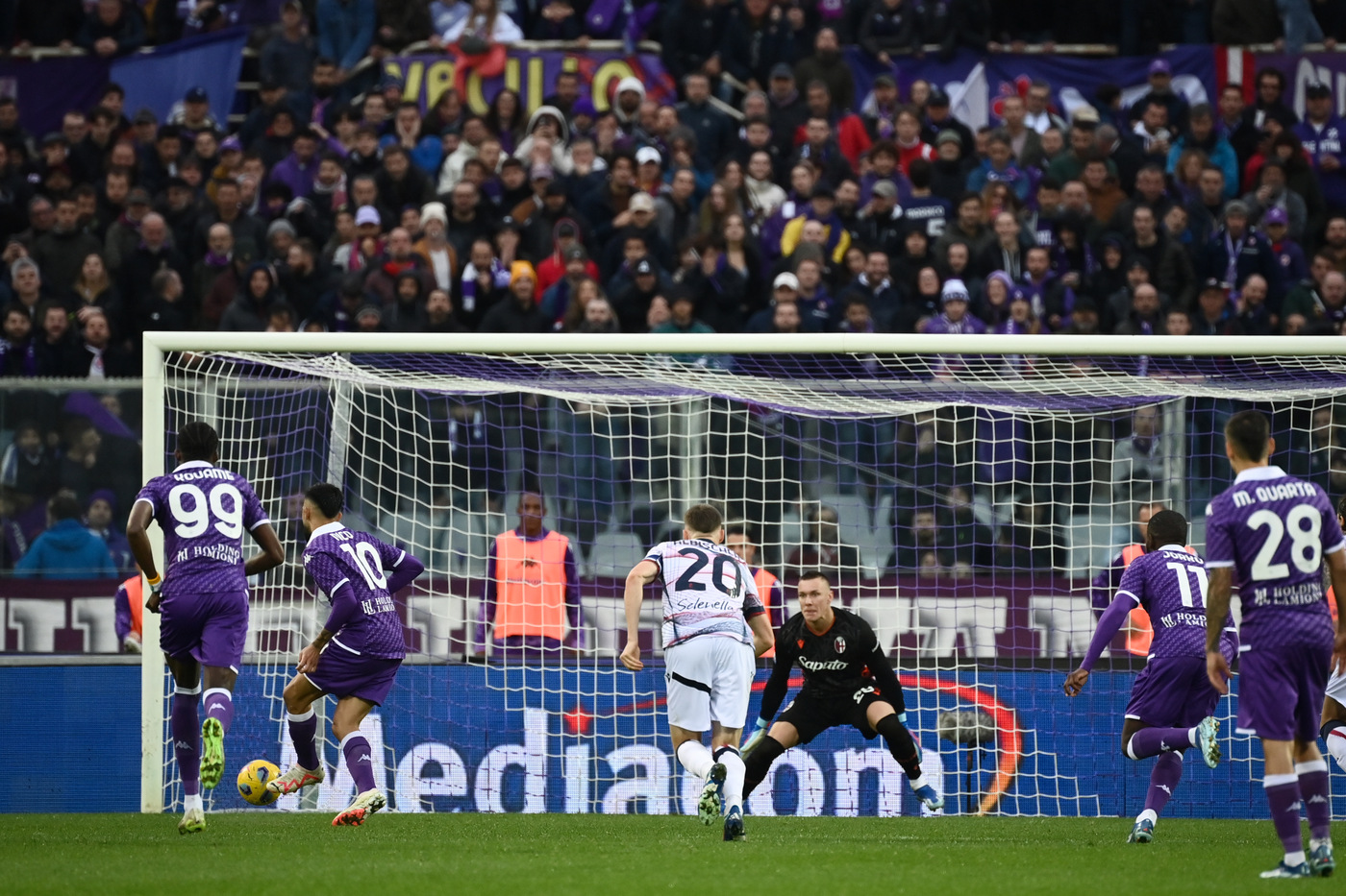 Nico Gonzalez trascina la Fiorentina: Bologna battuto 2-1 Nico Gonzalez trascina la Fiorentina: Bologna battuto 2-1