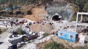 India, crolla parte di un tunnel: operai intrappolati