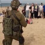 Gaza, truppe israeliane offrono acqua ai civili palestinesi