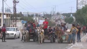 Gaza, i civili fuggono verso il nord in corridoio concesso da Israele