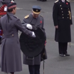 Londra, l’omaggio di Re Carlo III al memoriale di guerra a Whitehall