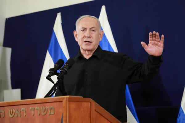 Benjamin Netanyahu in conferenza a Tel Aviv