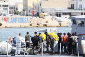Migranti, in hotspot Lampedusa 573 ospiti