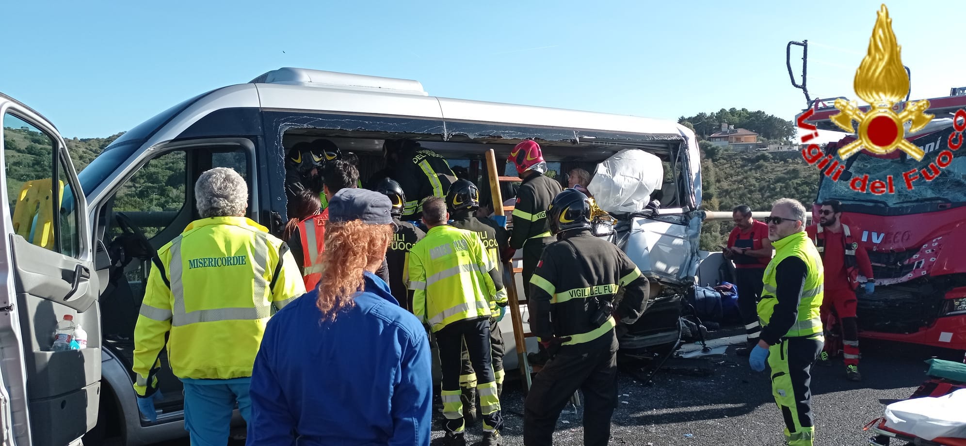 Civitavecchia, camion contro navetta Ncc: 1 morto e 9 feriti Civitavecchia, camion contro navetta Ncc: 1 morto e 9 feriti