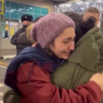 Gaza, 70 cittadini russi evacuati: le immagini del loro ritorno a Mosca