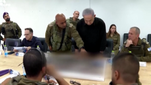 Israele, Netanyahu visita le truppe: “Nessuna pausa, vinceremo”