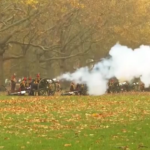 Re Carlo compie 75 anni, colpi di cannone a Londra