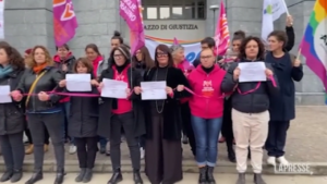 Padova, al via udienze sugli atti di nascita impugnati: sit-in fuori al tribunale