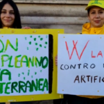 Roma, Coldiretti in piazza contro la carne sintetica