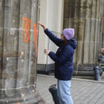 Berlino, Last Generation torna a imbrattare porta Brandeburgo