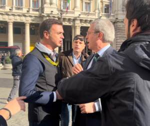 Bagarre davanti a Palazzo Chigi, leader Coldiretti spinge Della Vedova – IL VIDEO