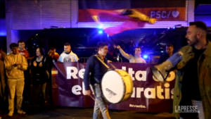 Barcellona, estrema destra protesta contro accordo su amnistia