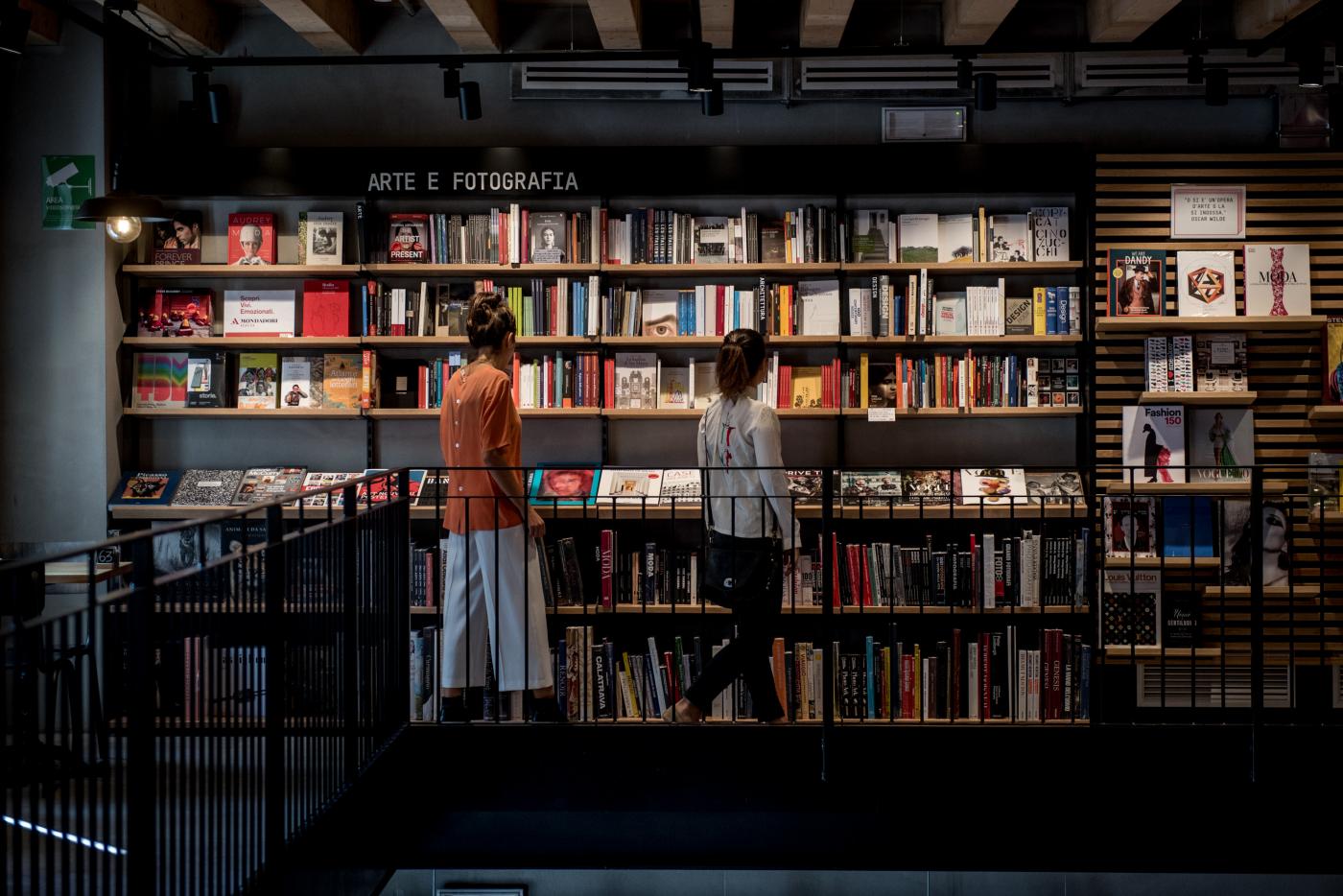 Libri, report Fondazione Feltrinelli su Futuro Editoria: l’Italia che legge è donna, le ragazze sono le lettrici di domani