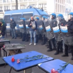 Migliaia di studenti in corteo a Milano: banchi insanguinati davanti ad Assolombarda