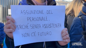 Infermieri in piazza a Milano: “Tagli alla sanità e stipendi da soglie di povertà”