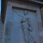 Milano, Arco della Pace imbrattato: il video