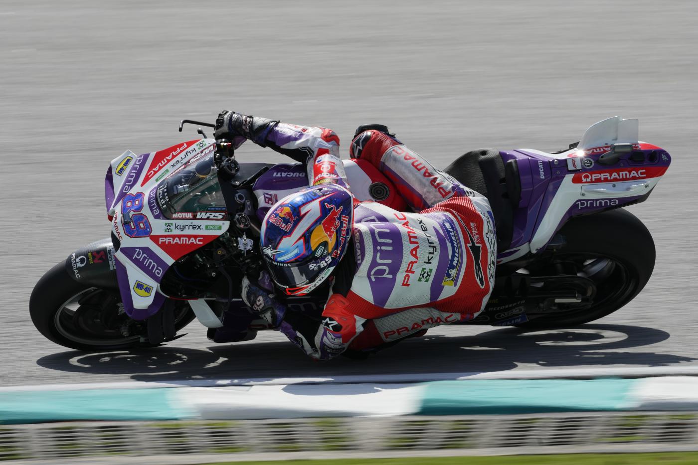 MotoGp, a Valencia Martin vince sprint race: quinto Bagnaia MotoGp, a Valencia Martin vince sprint race: quinto Bagnaia