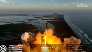 SpaceX, fallisce il volo di prova di Starship: il razzo esplode