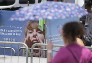 Brasile, troppo caldo e niente acqua: 23enne muore a concerto Taylor Swift
