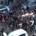 Cisgiordania, i funerali dei palestinesi uccisi nell’attacco israeliano