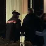 Giulia Cecchettin, il padre torna a casa dopo il riconoscimento e abbraccia la figlia Elena