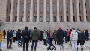 Finlandia, comunità russa protesta per chiusura valichi di frontiera