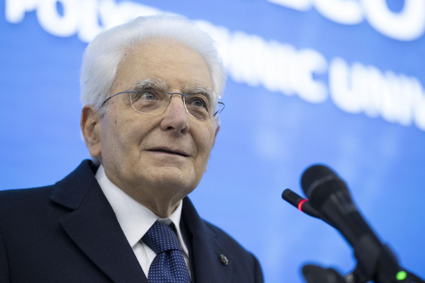 Minori, Mattarella: “Bambine e bambini hanno diritto alla pace”