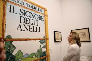 Il Presidente del Consiglio Giorgia Meloni alla Mostra di Tolkien