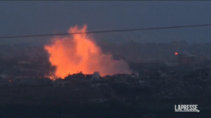 Gaza, fumo ed esplosioni all’alba nella Striscia