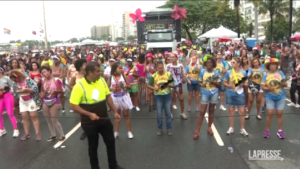 Brasile, in migliaia a Copacabana per la 28esima parata del Gay Pride